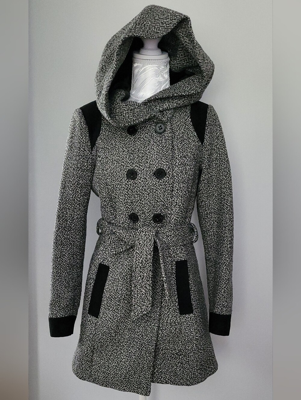 Vero Moda Gray Textured Double-Breasted Trench Coat with Black Accents
